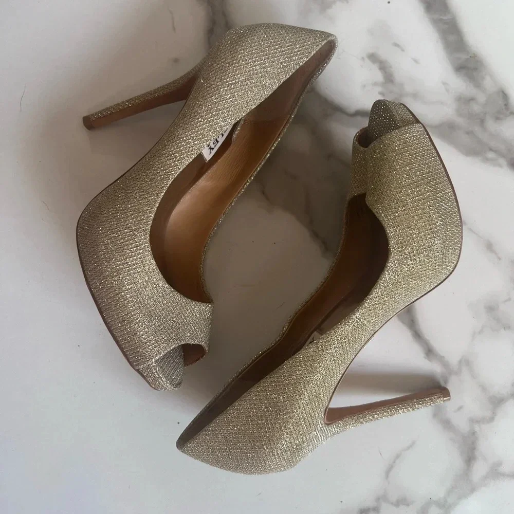 Women’s Badgley Mischka Ponderosa peep toe platform pumps